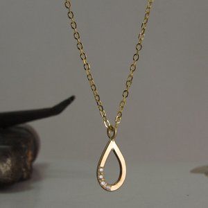 Handmade 14K Gold Diamond Teardrop Necklace – Minimalist Fine Jewelry